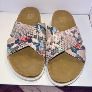 ♦️ YOKI brand flatform sandals, Free People Sidelines Flat form Size 9. Used
